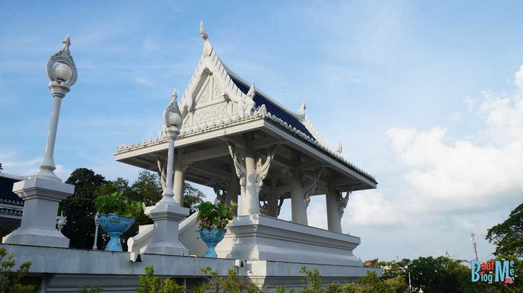 Wat Kaew Korawaram Tempel in Krabi-Stadt
