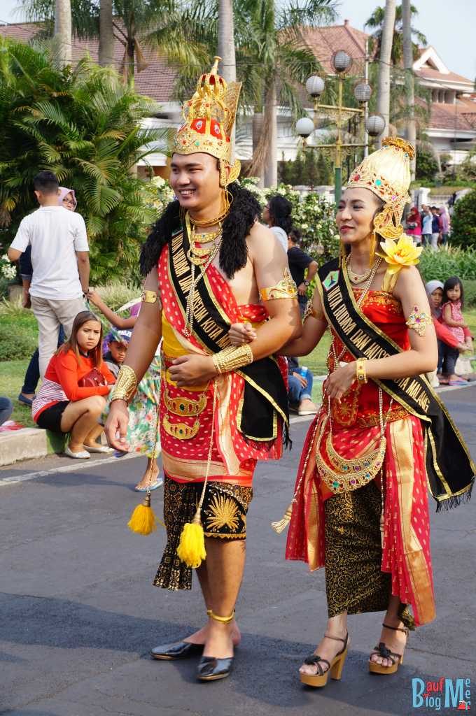 Zwei der Gewinner des Flower Carnivals 2016 in Malang