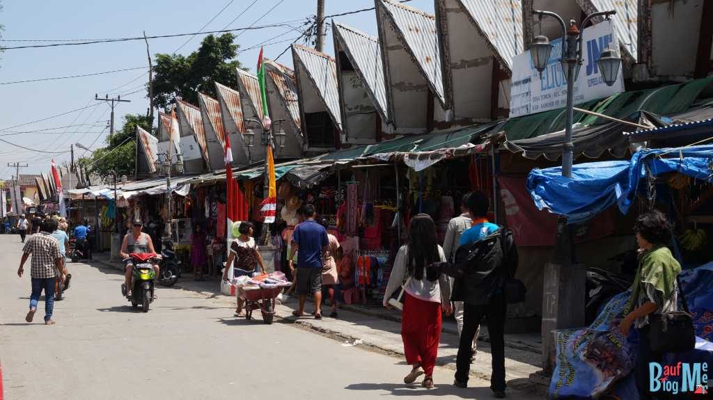 Touristenmarkt in TukTuk Siadong