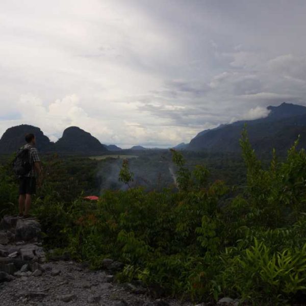 Ausblick auf den Gunung Mulu Nationalpark vom Felsen