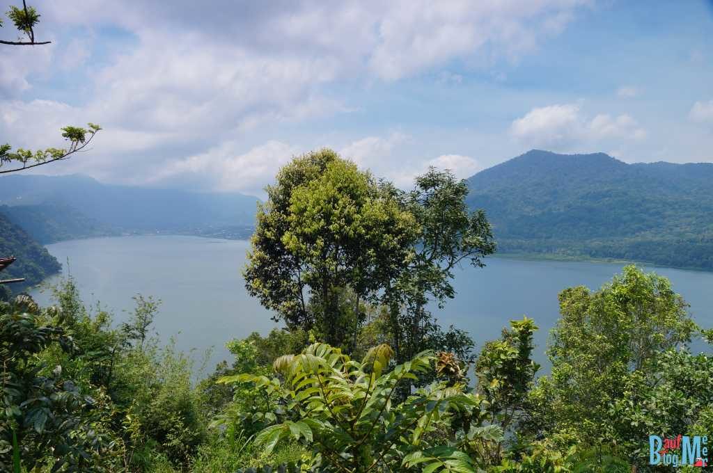 Ausblick auf Danau Buyan auf dem Weg in den Süden