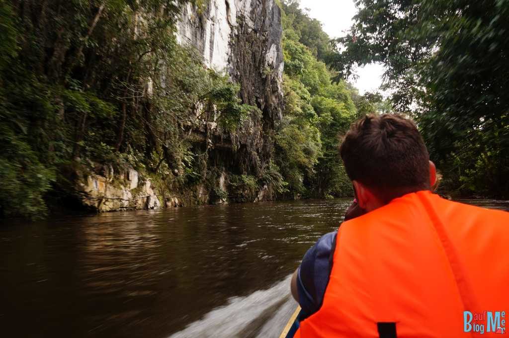 Bootsfahrt im Langboot zur Racercave im Gunung Mulu Nationalpark