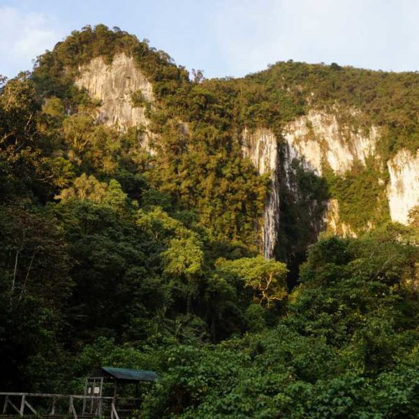 Ausblick auf den Zugang zur Deer Cave im Gunung Mulu Nationalpark