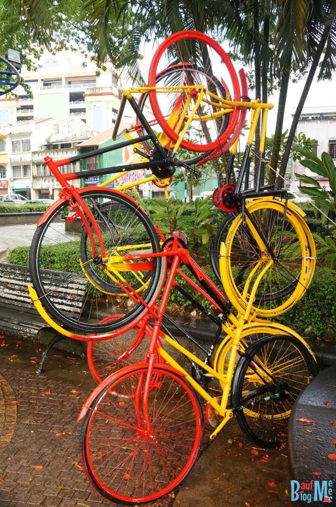 Fahrradkunst an der Waterfront in Kuching