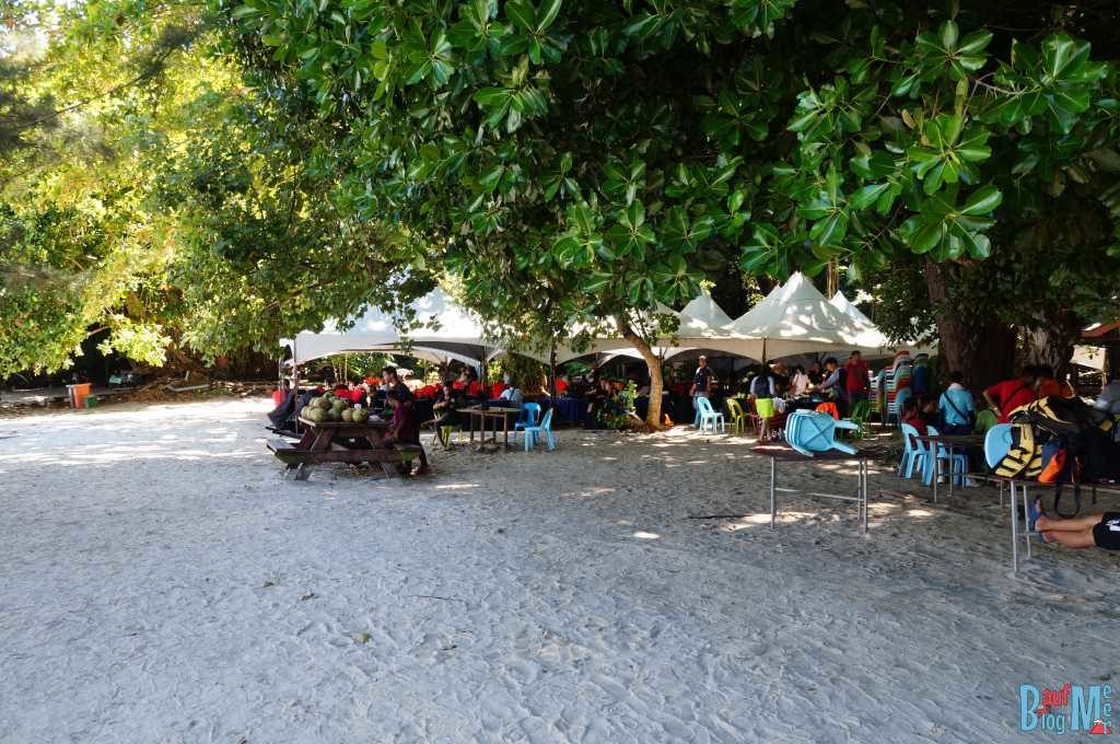 Stände auf der Insel Sapi im Tunku Abdul Rahman Nationalpark