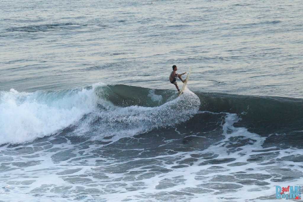 Bali ist: Surfen!