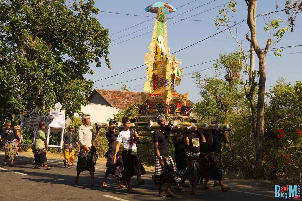 Trauerprozession Bali