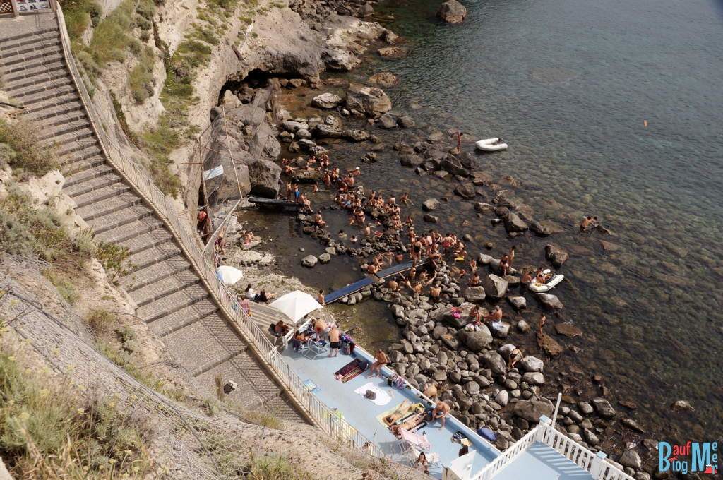 Abstieg zur Sorgeto Bucht auf Ischia