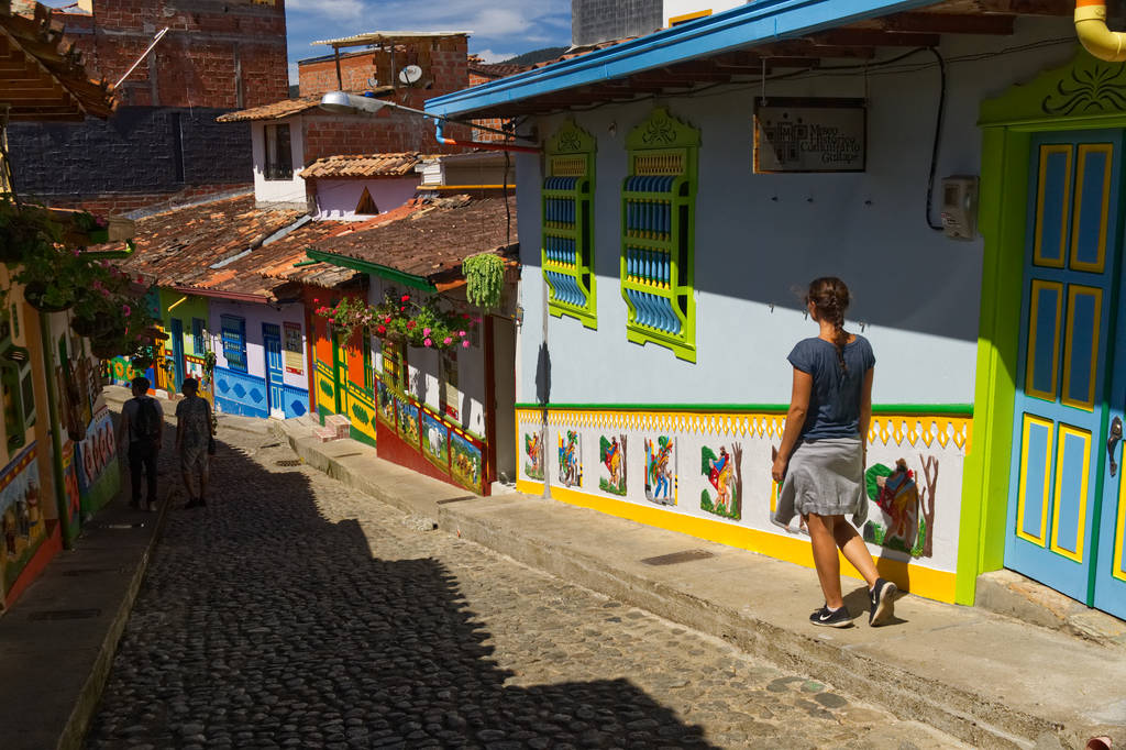 Buntes Gässchen in Guatapé