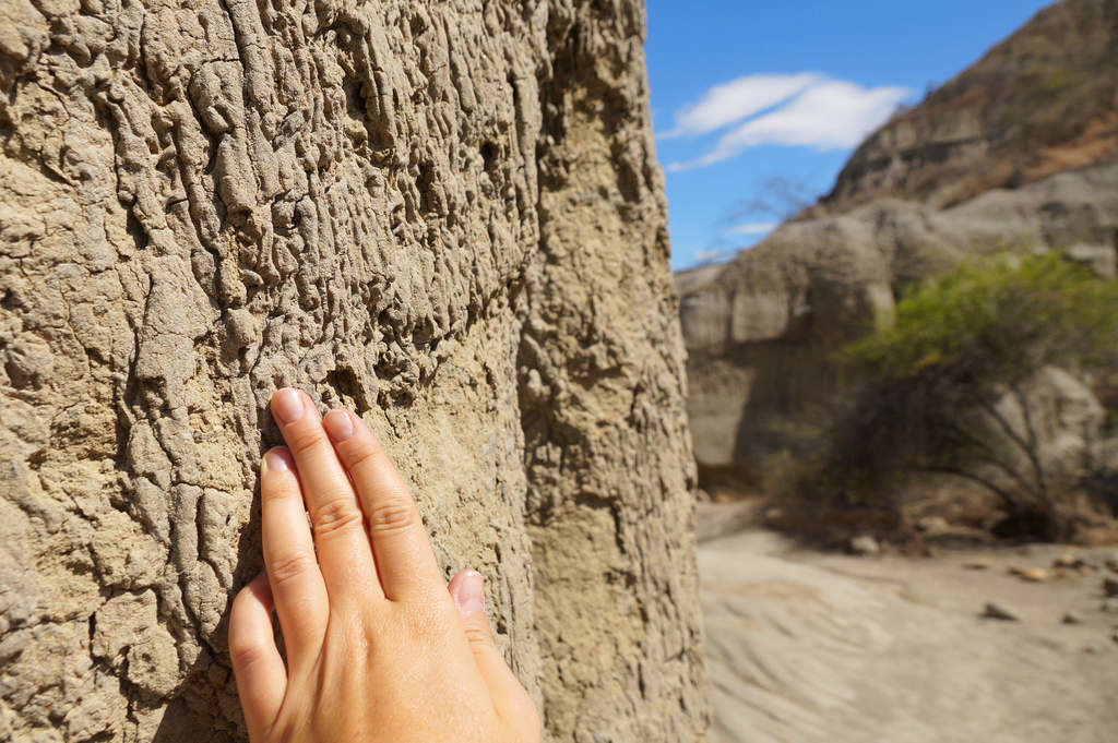 Die "Felsen" und Gebilde in der Wüste bestehen einfach nur aus Sand